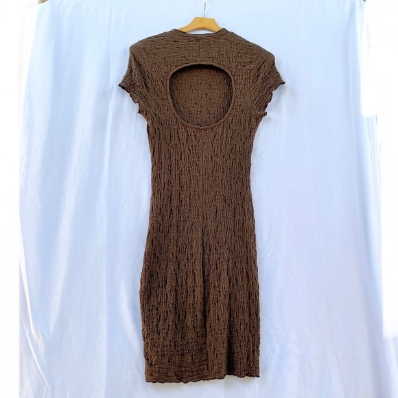 LISA SAYS GAH | MEDIUM TAI CRINKLE POPCORN OPEN BACK CHOCOLATE BROWN MINI DRESS - Picture 10 of 10